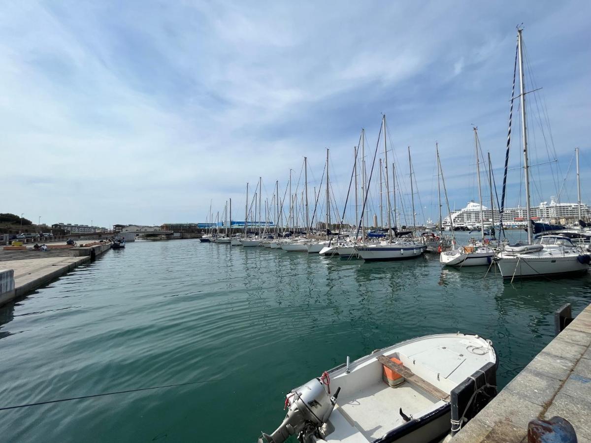 Kasia Porta Sul Mare Di Livorno Free Parking Esterno foto