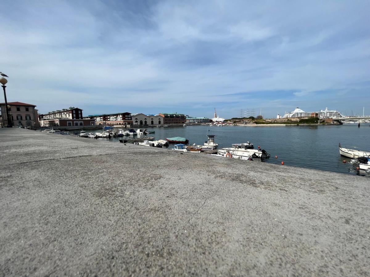 Kasia Porta Sul Mare Di Livorno Free Parking Esterno foto